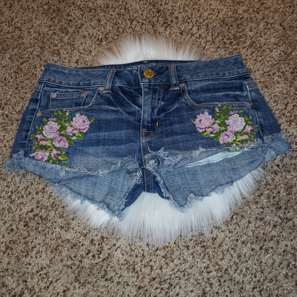 Rose Embroidered Frayed Hem Shorts - Picture 2 of 5